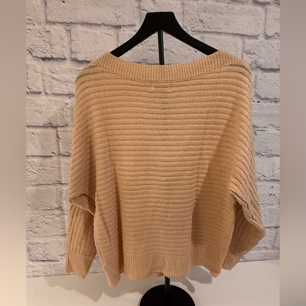 BE COOL Off-the-Shoulder Peachy-Cream Sweater M